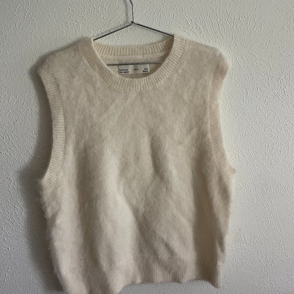 California Arts (Carb) Studios - Canal Alpaca Knit Sweater Vest Ivory (L) - Picture 1 of 5